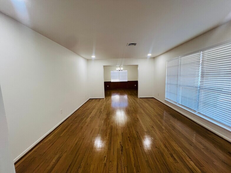 Building Photo - 5511 Willowbend Blvd