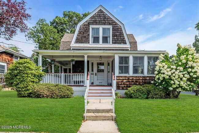 Building Photo - 600 St Clair Ave