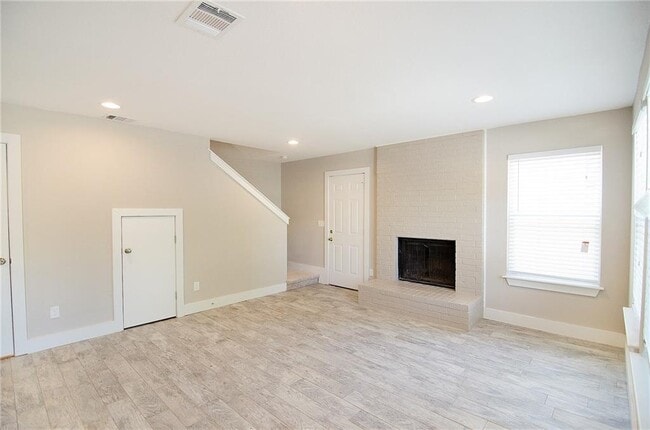 Building Photo - 11901 Alpheus Ave