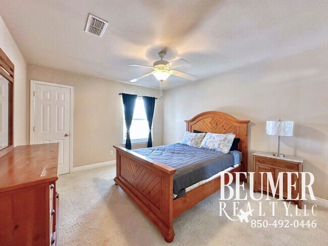 Building Photo - Move-In Ready Intercoastal Waterfront Townhome Steps to the water