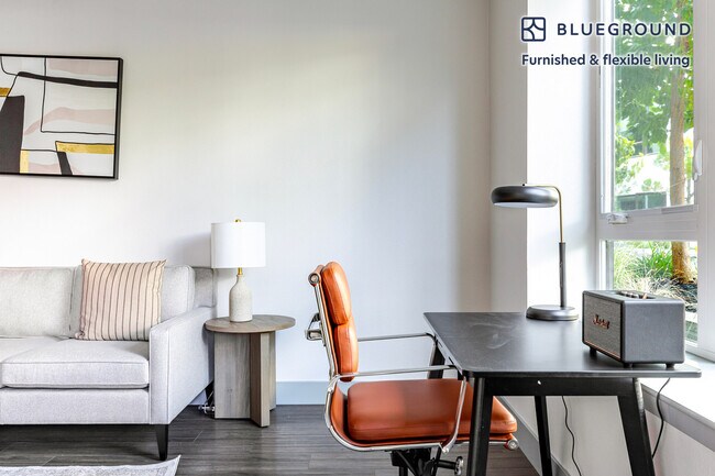 Building Photo - 1800 Lacassie Ave