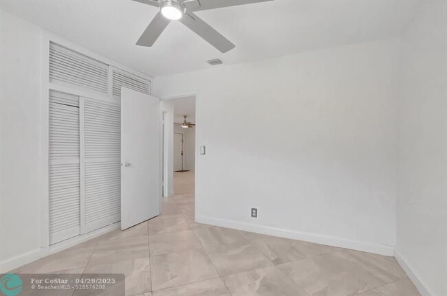 Building Photo - 101 SE 10th Ct