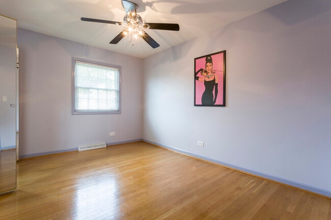 Building Photo - 1301 N Northwest Hwy