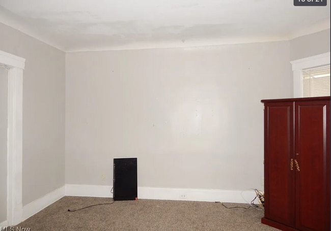 Building Photo - 10817 Hull Ave