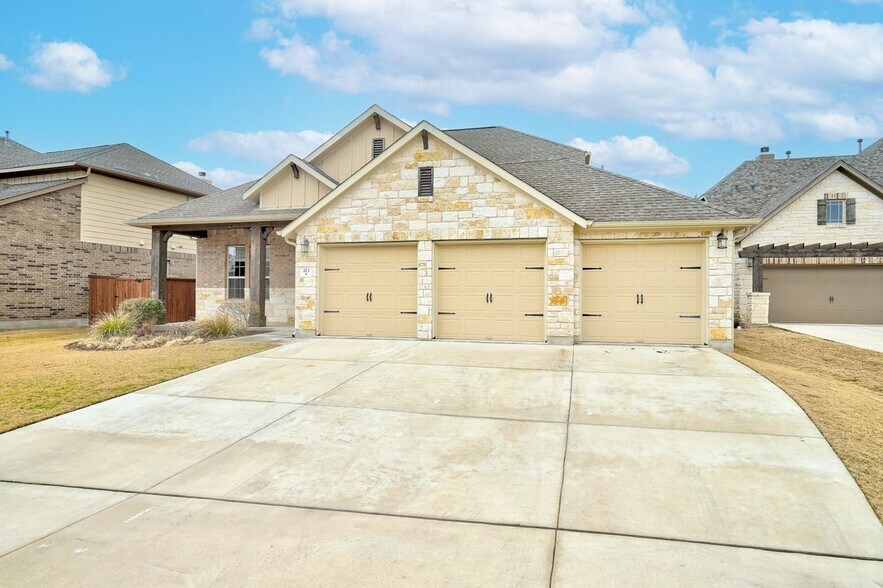 Building Photo - 213 Mindy Way