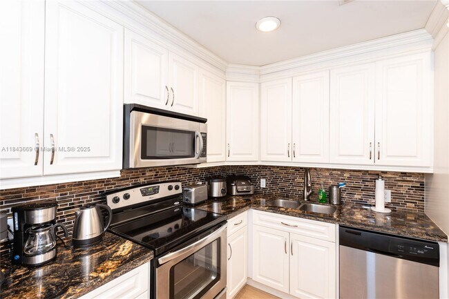 Building Photo - 575 Crandon Blvd