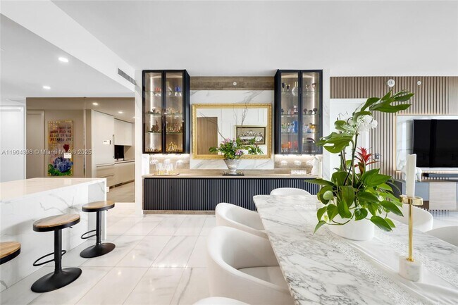 Building Photo - 700 NE 26th Terrace