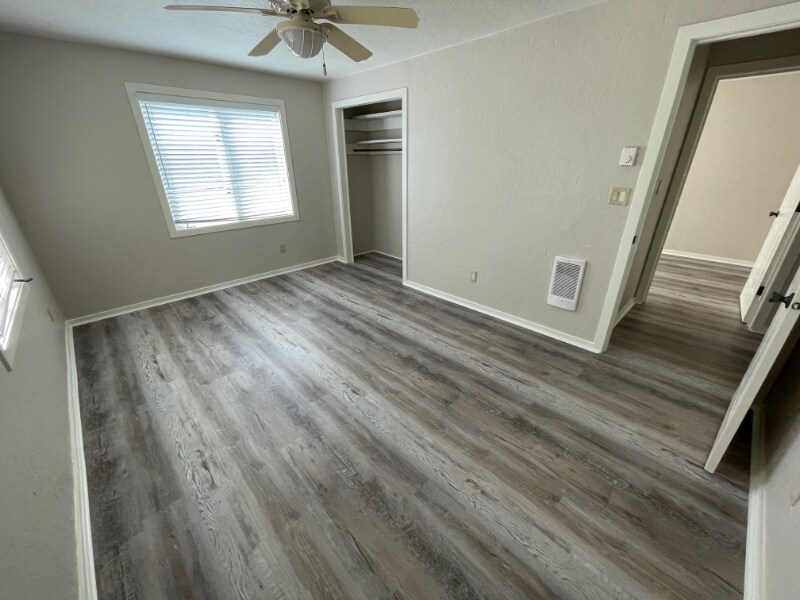 Building Photo - 951 S Rimrock Rd