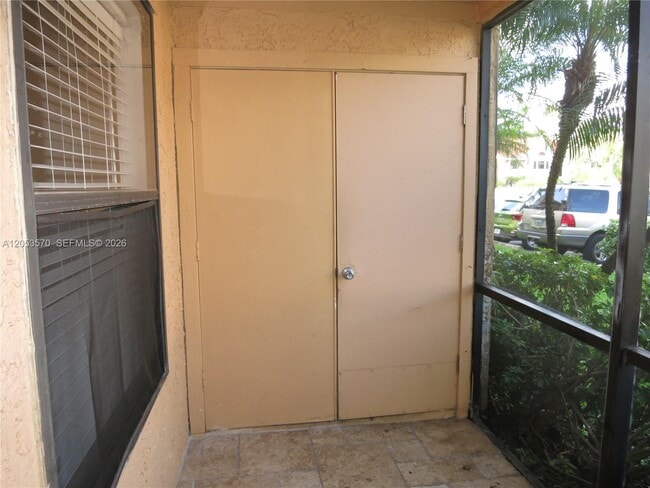 Building Photo - 10440 SW 156th Ct