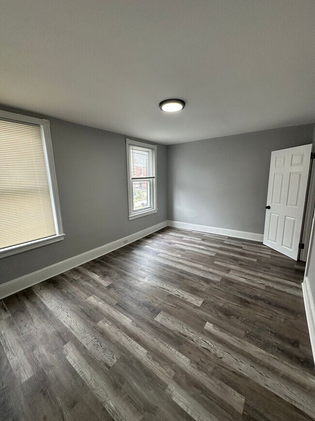 Building Photo - 117 N Front St