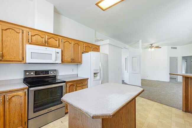 Building Photo - Rare Home, 3 Bedrooms, 2 Bathrooms, Rural Setting