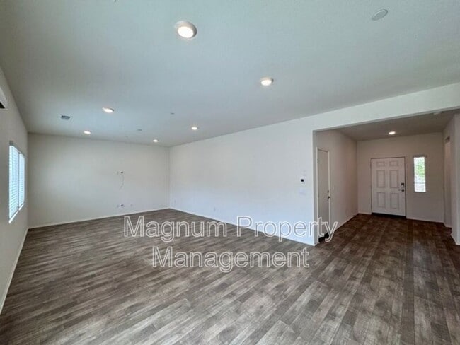 Building Photo - 31343 Autumn Blaze Dr