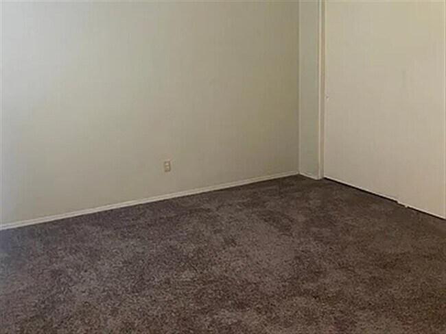 Building Photo - Bakers field