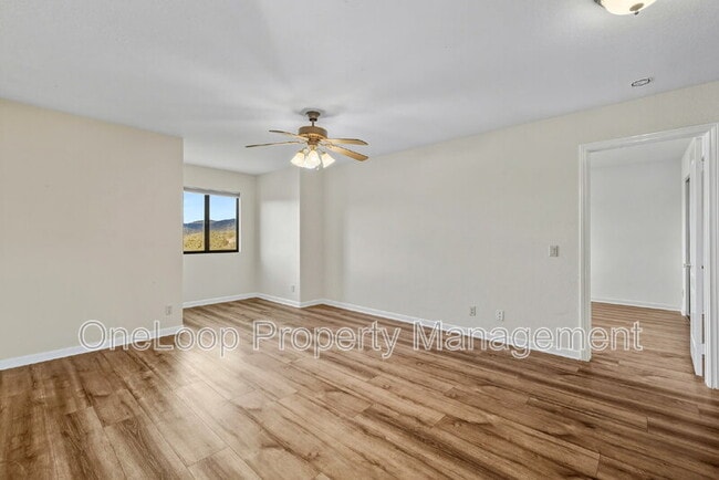 Building Photo - 493 Summerhill View