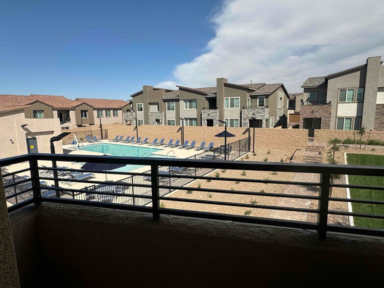 Building Photo - 2552 Venetia Pointe St