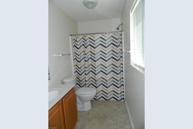 Building Photo - BEAUTIFUL 2 BED/ 2 BATH CONDO AVAILABLE NOW