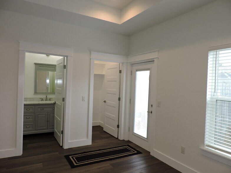 Building Photo - 12610 Erin Lea Ln