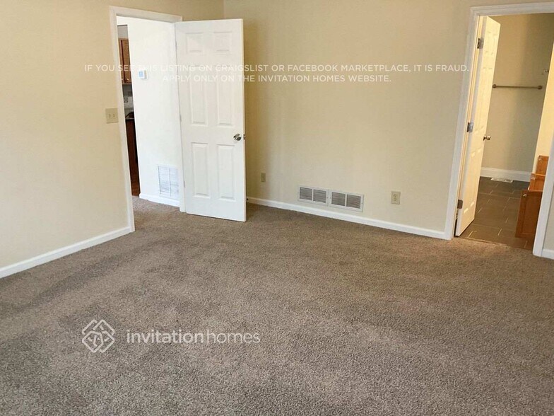 Building Photo - 2708 Waymar Dr SW