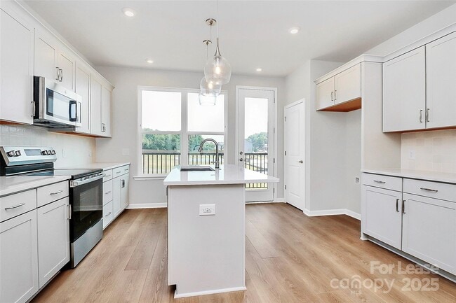 Building Photo - 5731 Castlerea Dr