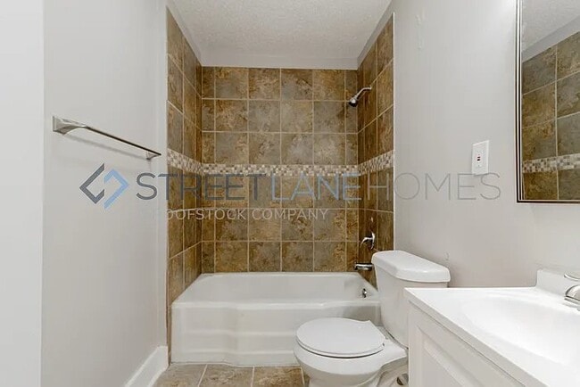 Building Photo - 3237 Beech Ave SW