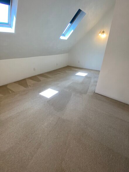 Building Photo - 5819 Bartlett St