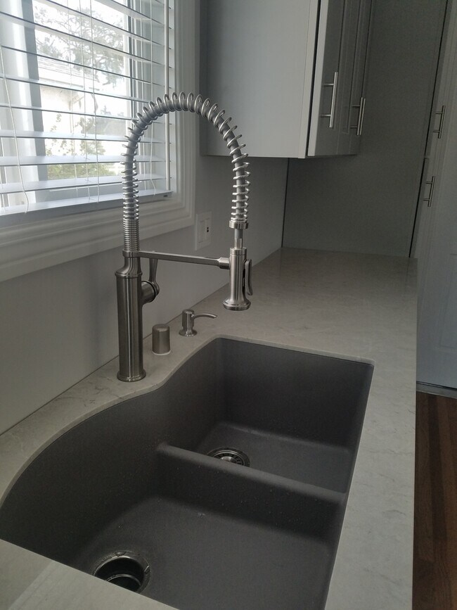 Building Photo - Cozy Remodeled 3 Bedroom Home In Culver City!