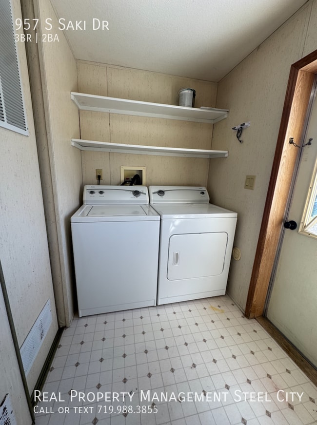 Building Photo - 957 S Saki Dr