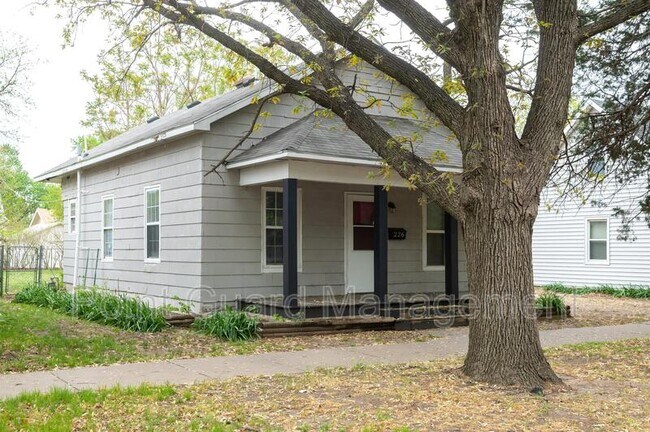 Building Photo - 226 S Millwood Ave