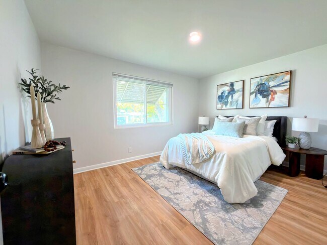 Building Photo - 1023 E Millbert Ave