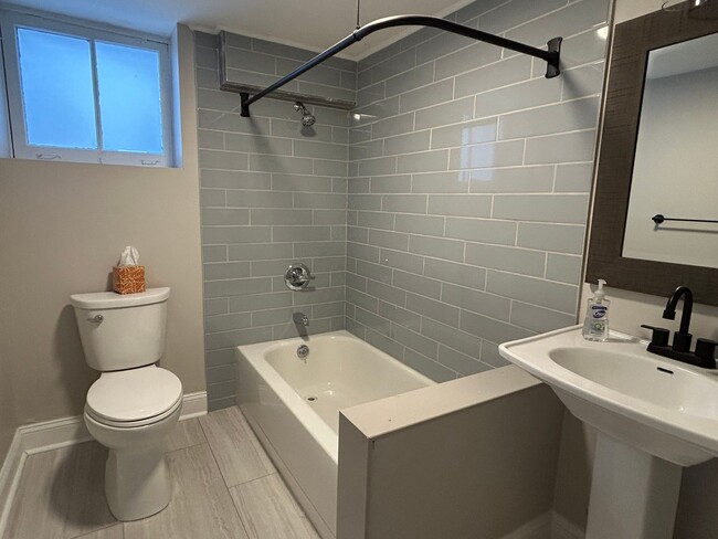 Building Photo - Updated 4 Bed 3 Bath Highlands Bungalow