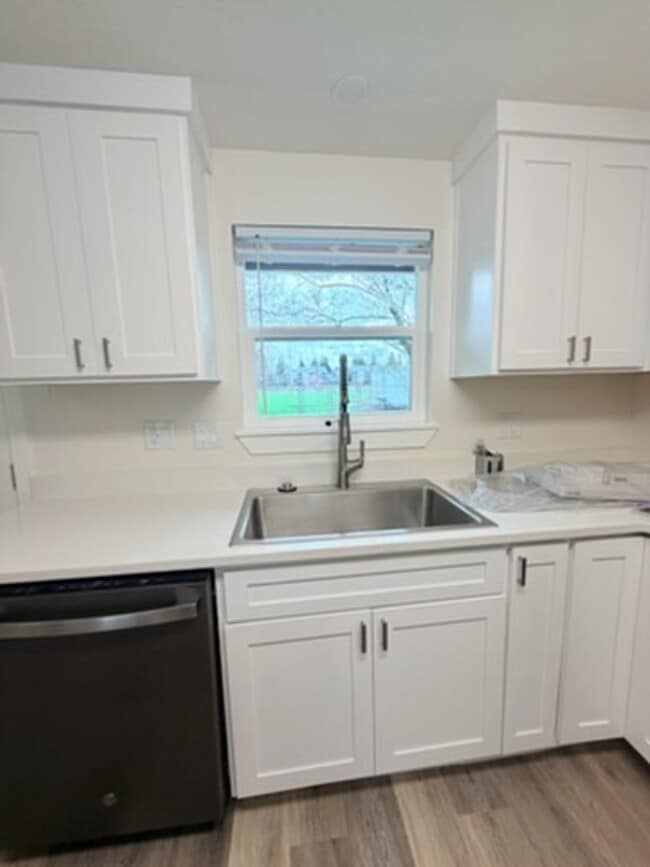 Building Photo - Beautifully Remodeled 4-Bedroom Home Backing to Park – Desirable Keizer Neighborhood