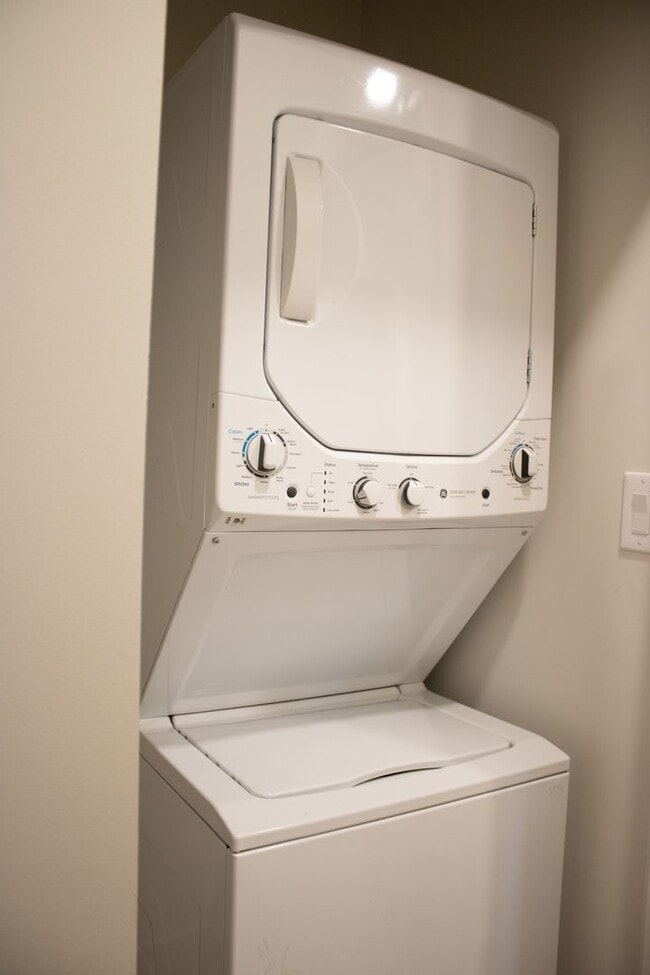 Building Photo - 6254 N Whipple St