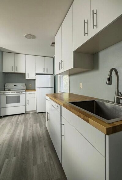 Building Photo - 355 Saint Clair Ave