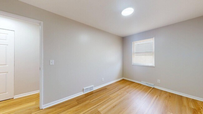 Building Photo - Elyria - fully updated two bedroom townhouse for rent!