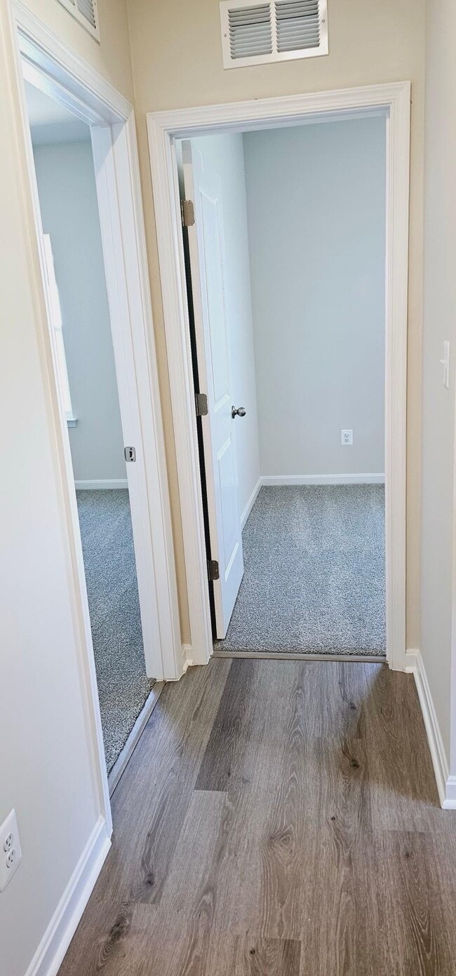 Building Photo - 2550 Hopton Ln