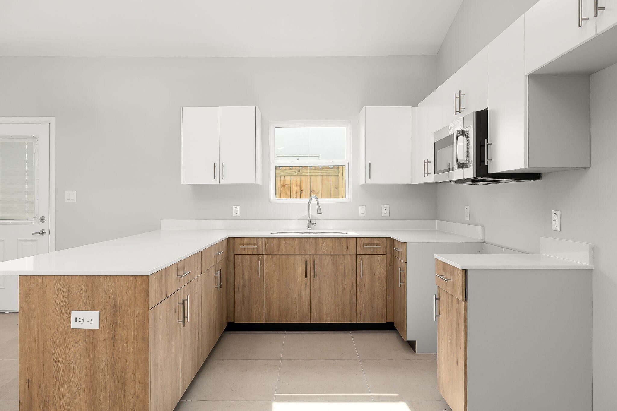 Building Photo - 612 Oriole Rd