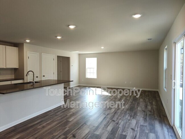 Building Photo - 3247 Crawford Ave