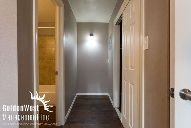 Building Photo - Beautiful 1Bdm 1Ba Apartment in Phoenix! - MI Special.
