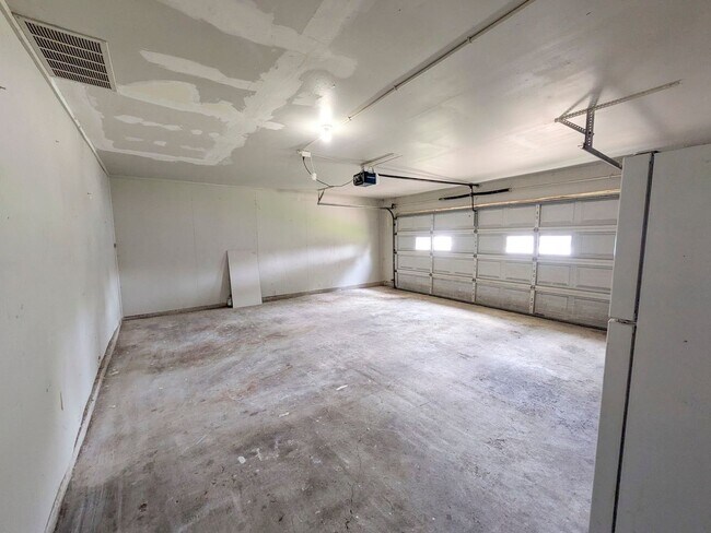Building Photo - 6510 Daisy Dr