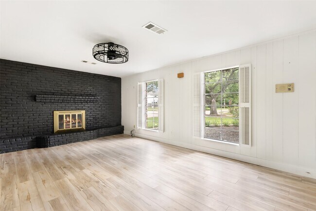 Building Photo - 3602 Ridgeview Dr