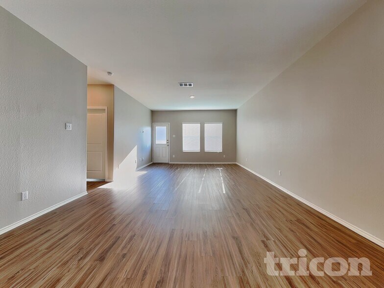 Building Photo - 108 Mica Trl