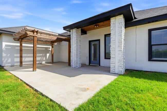 Building Photo - 16584 Barnes Ct
