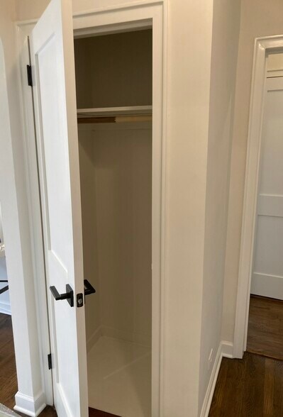 Building Photo - 100 Woodside Grn