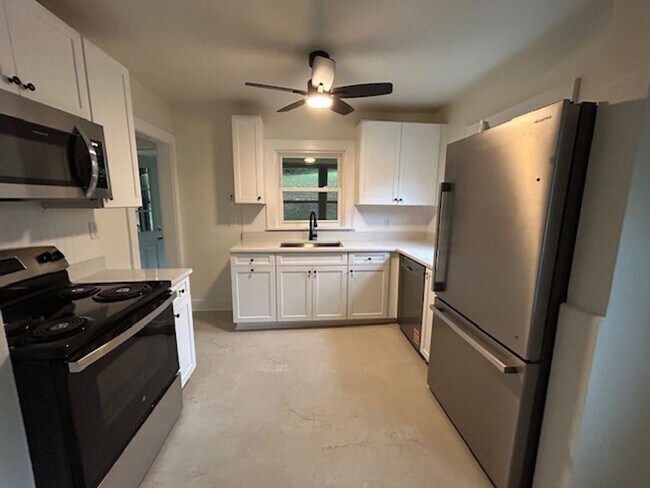 Building Photo - 408 Orchard Dr