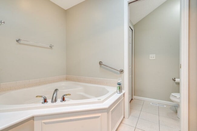 Building Photo - 2708 Wyndgate Ct