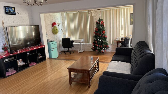 Building Photo - 215 Woodland Ave