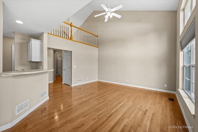 Building Photo - 1058 E Danbury Dr