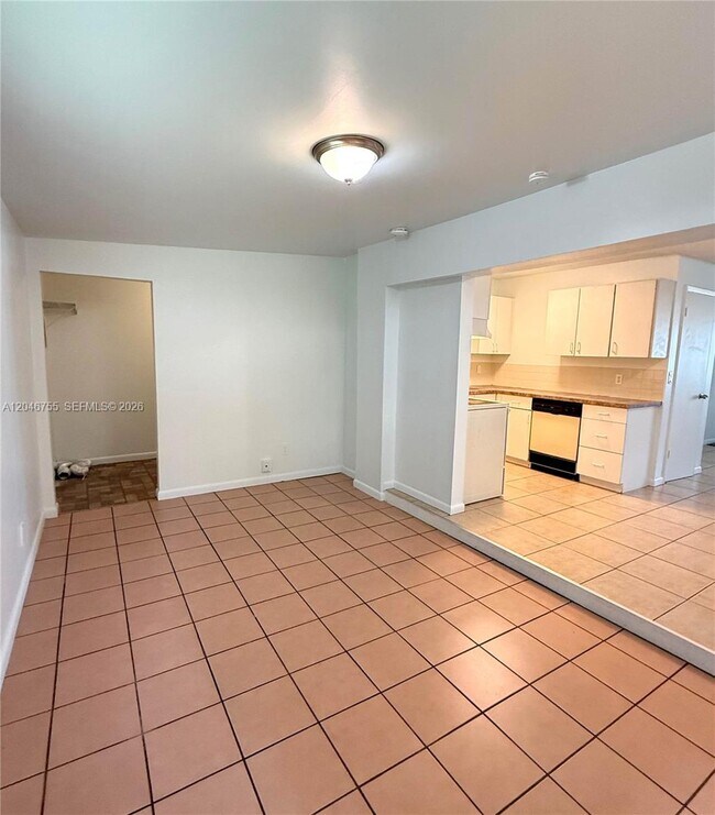 Building Photo - 12096 Dolphin Dr
