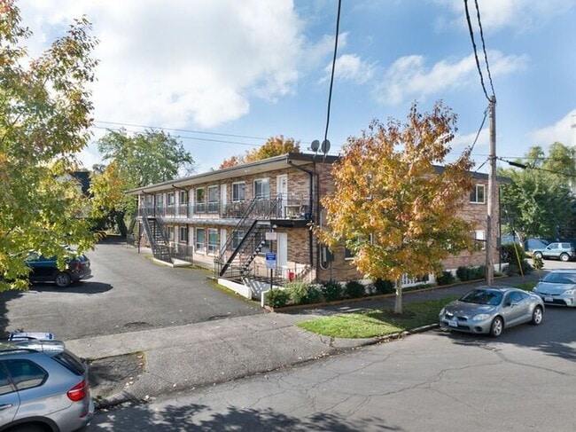Building Photo - 1 bedroom available now!! Mid town!