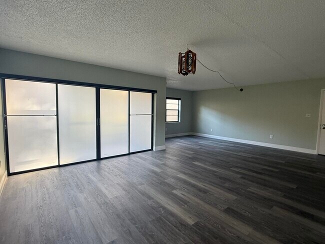 Building Photo - 2050 Oleander Blvd